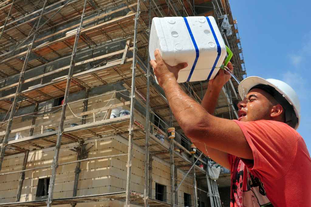 How to Protect Outdoor Workers From Sun Exposure